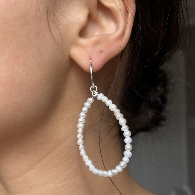 DELICATE BUT STRONG PEARL HOOPS