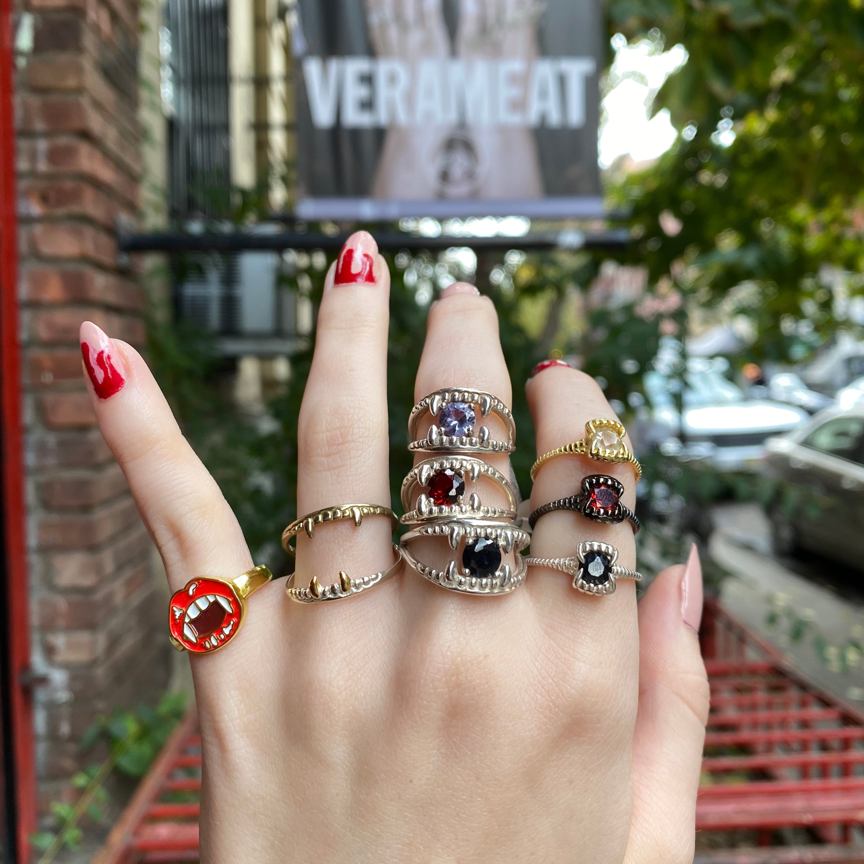 VAMPIRE ENAMEL SPARK RING