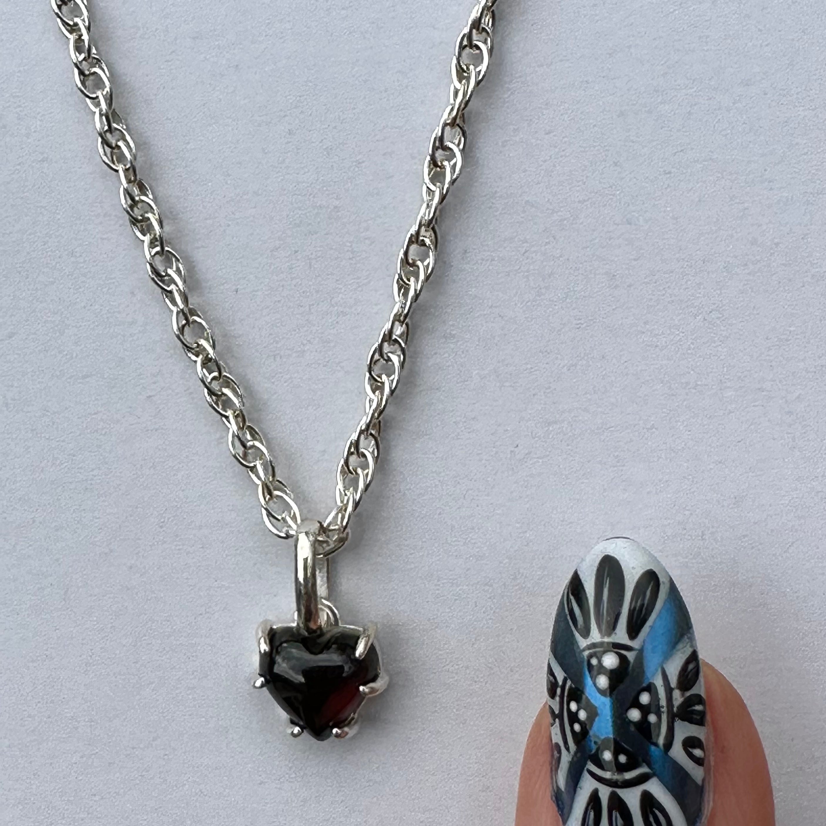 CLAWS HEART NECKLACE GIFT