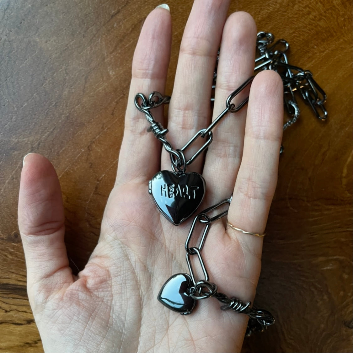 HEART LOCKET BARBED CHOKER