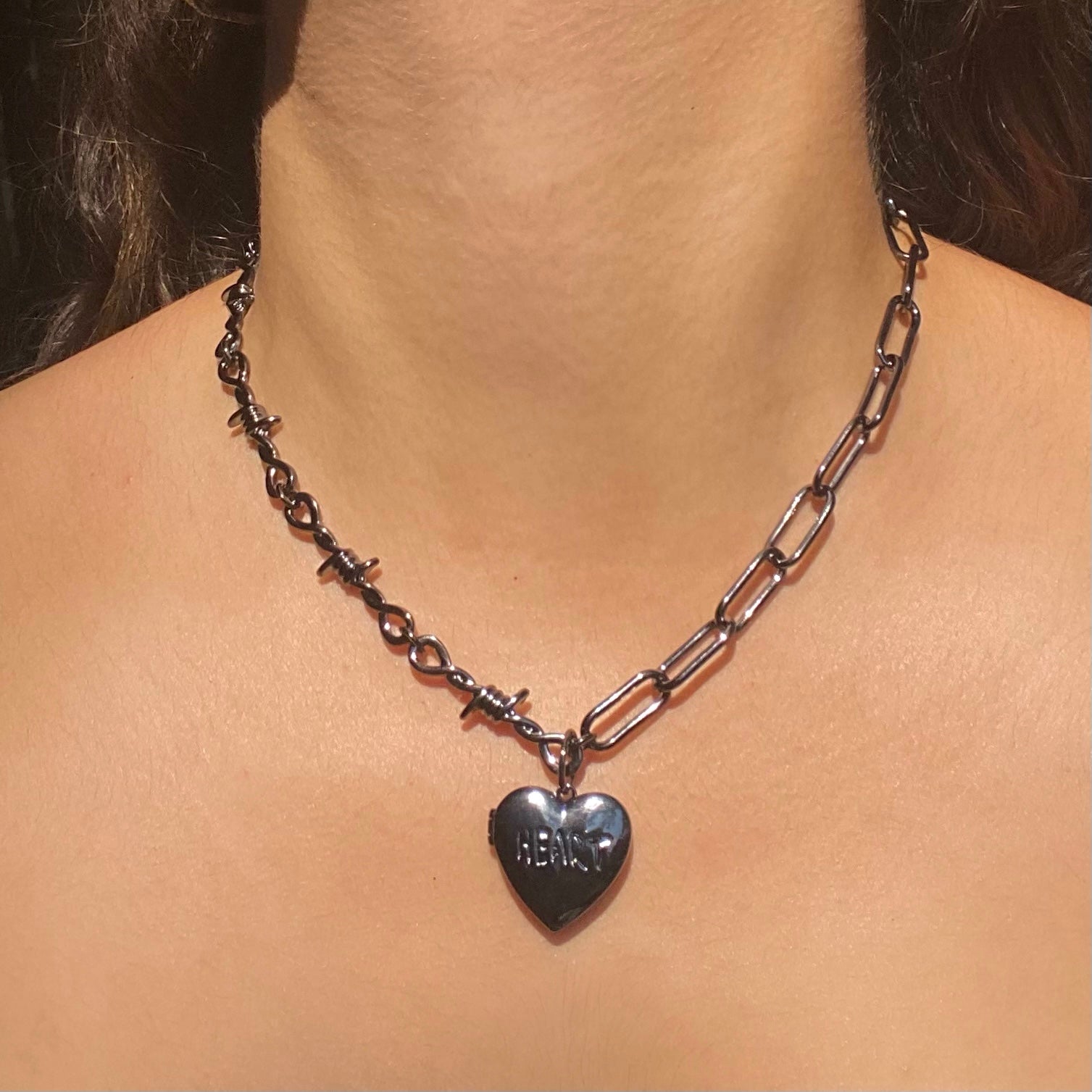 HEART LOCKET BARBED CHOKER